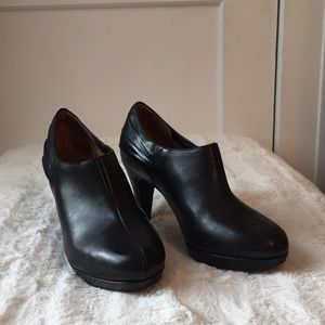 Clarks Leather Booties Sz 8